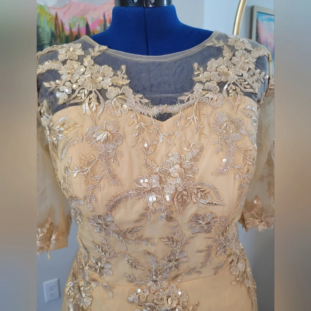 Elegant Cream Lace Mother of the Bride Dress - Picture 3 of 4